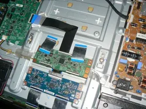 ремонт телевізора Samsung UE39F5500AK на дому 